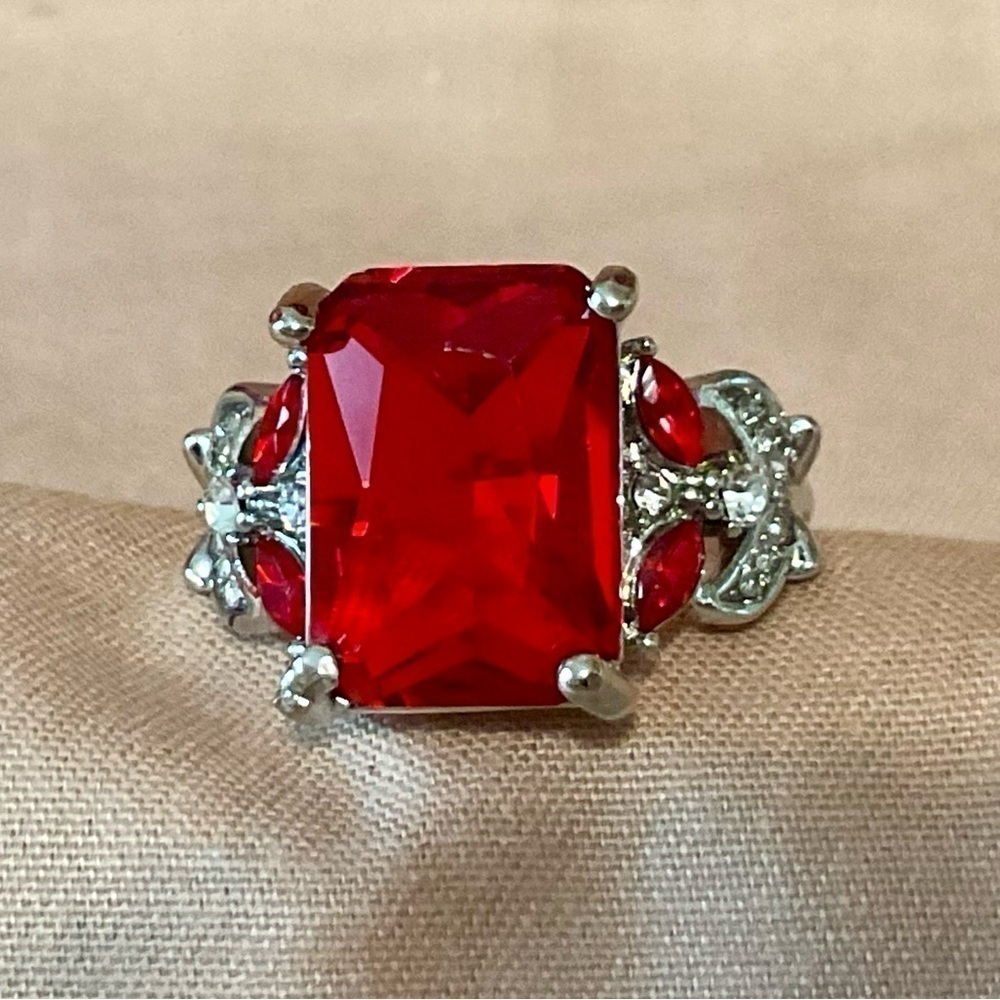 3 Color Elegant Ring Size 6, BN - Picture 2 of 4